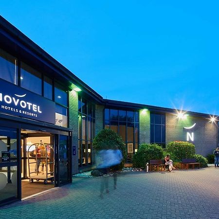 Novotel London Stansted Airport Станстед-Маунтфітчет Екстер'єр фото