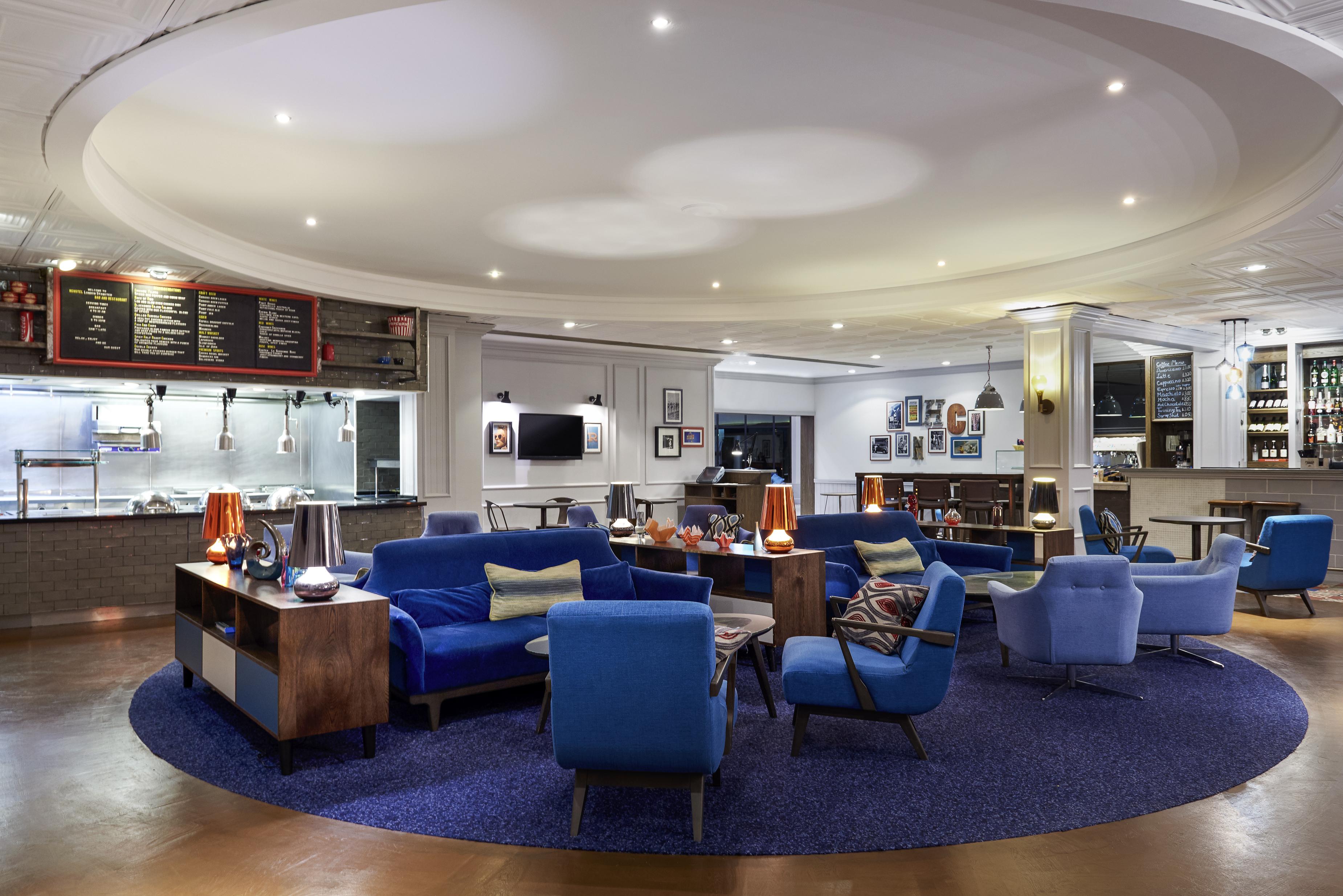 Novotel London Stansted Airport Станстед-Маунтфітчет Екстер'єр фото