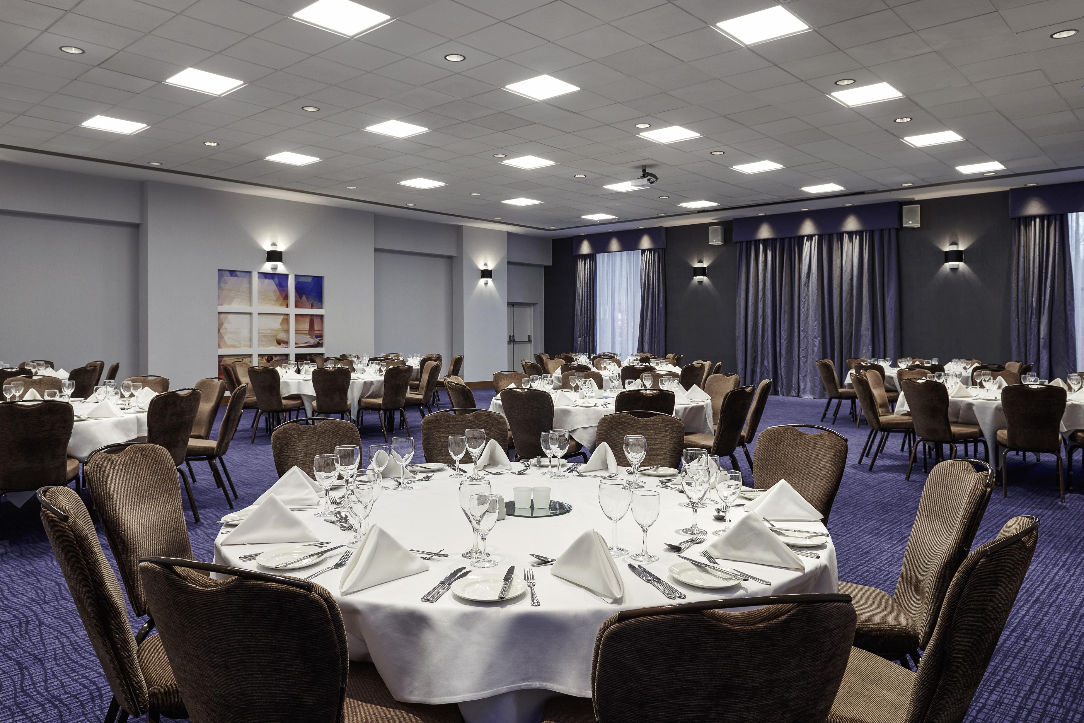 Novotel London Stansted Airport Станстед-Маунтфітчет Екстер'єр фото
