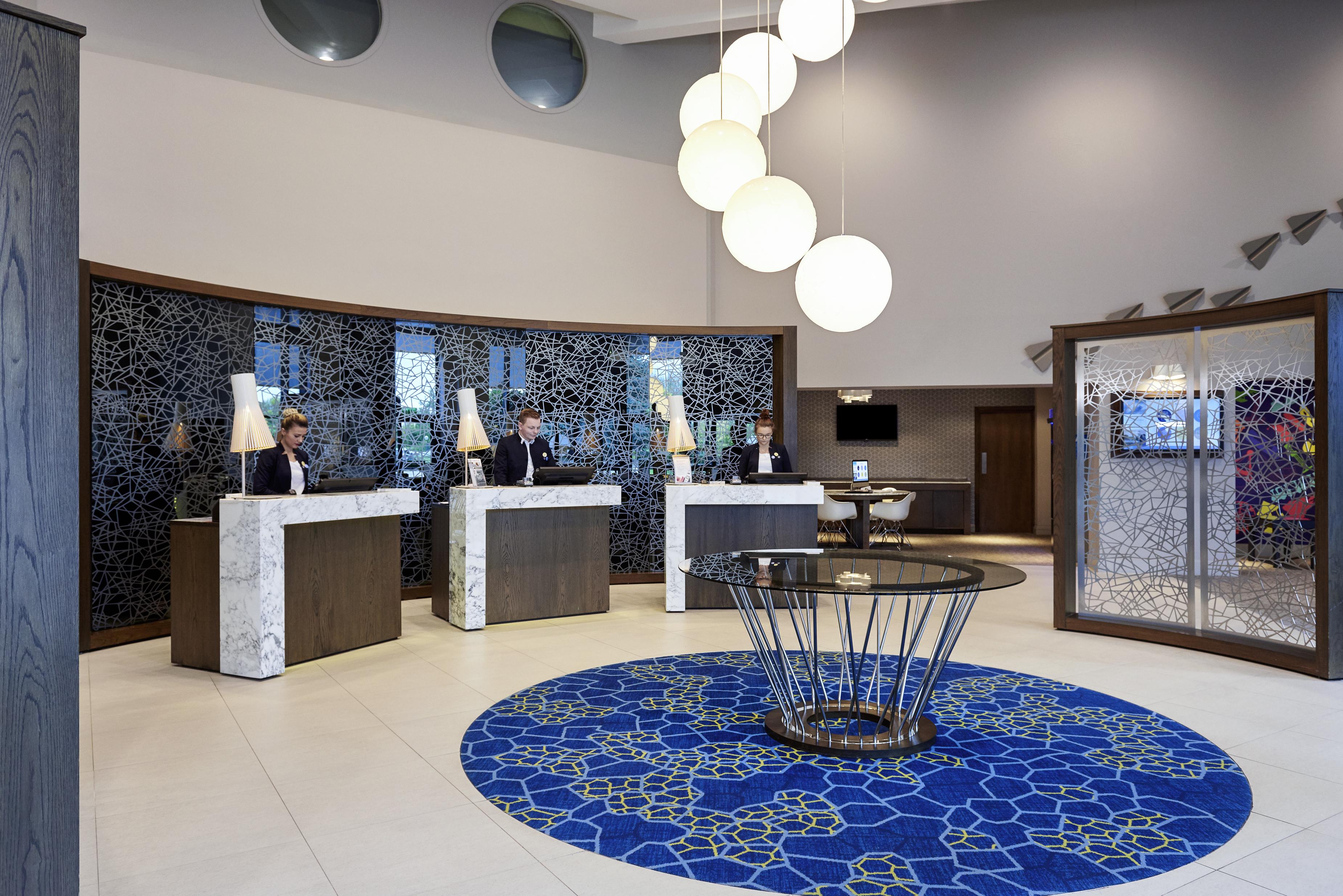 Novotel London Stansted Airport Станстед-Маунтфітчет Екстер'єр фото