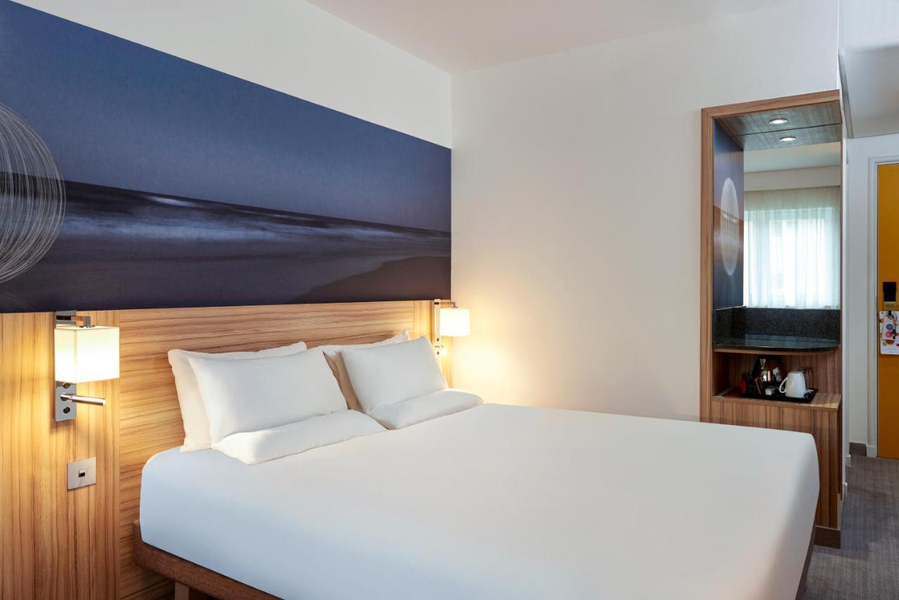 Novotel London Stansted Airport Станстед-Маунтфітчет Екстер'єр фото