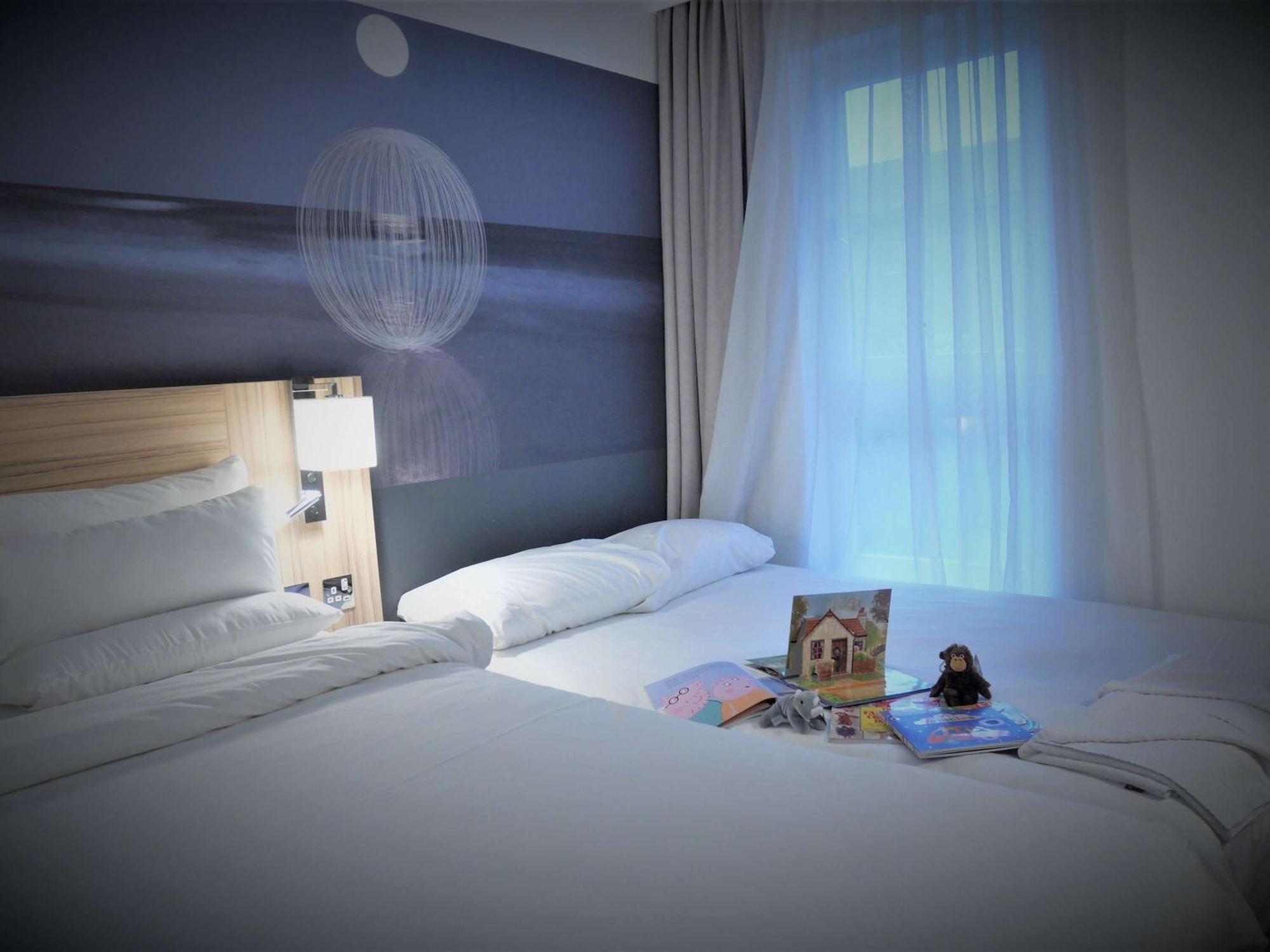 Novotel London Stansted Airport Станстед-Маунтфітчет Екстер'єр фото