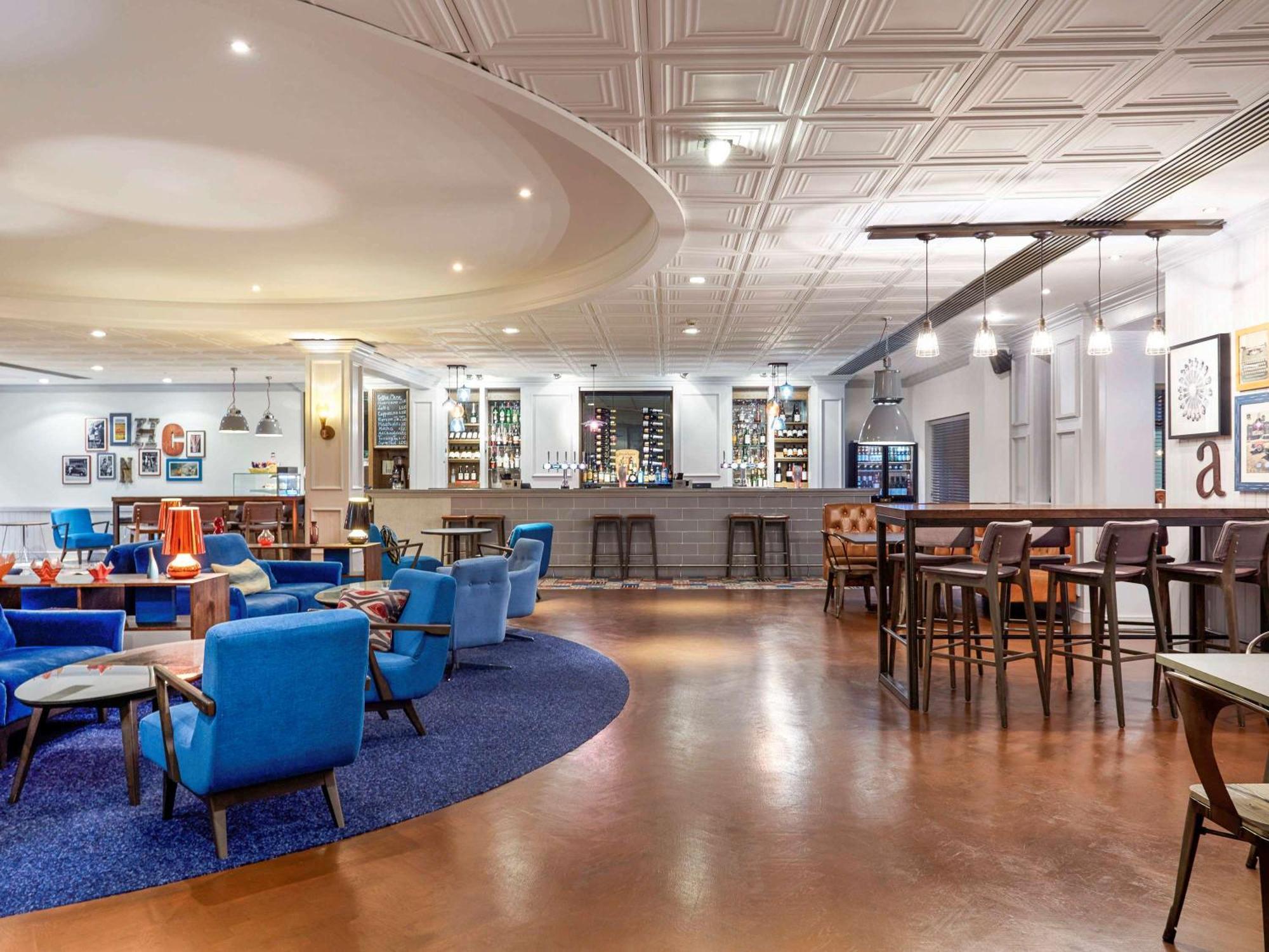 Novotel London Stansted Airport Станстед-Маунтфітчет Екстер'єр фото