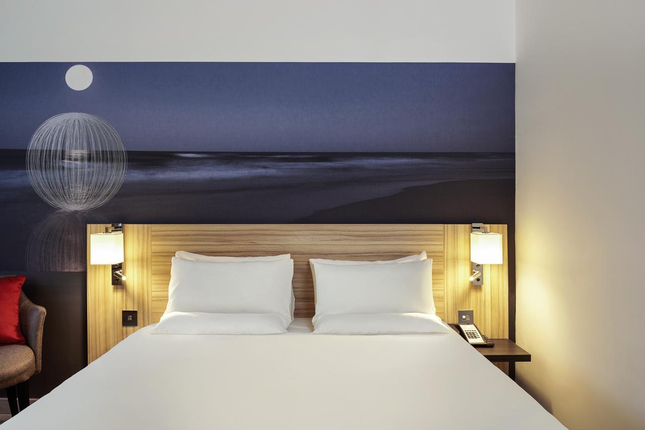 Novotel London Stansted Airport Станстед-Маунтфітчет Екстер'єр фото