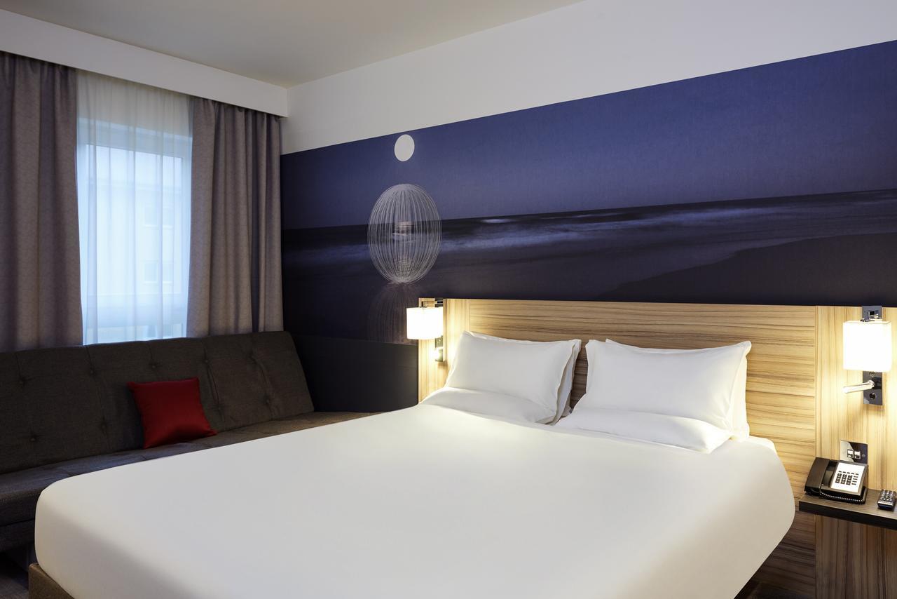 Novotel London Stansted Airport Станстед-Маунтфітчет Екстер'єр фото