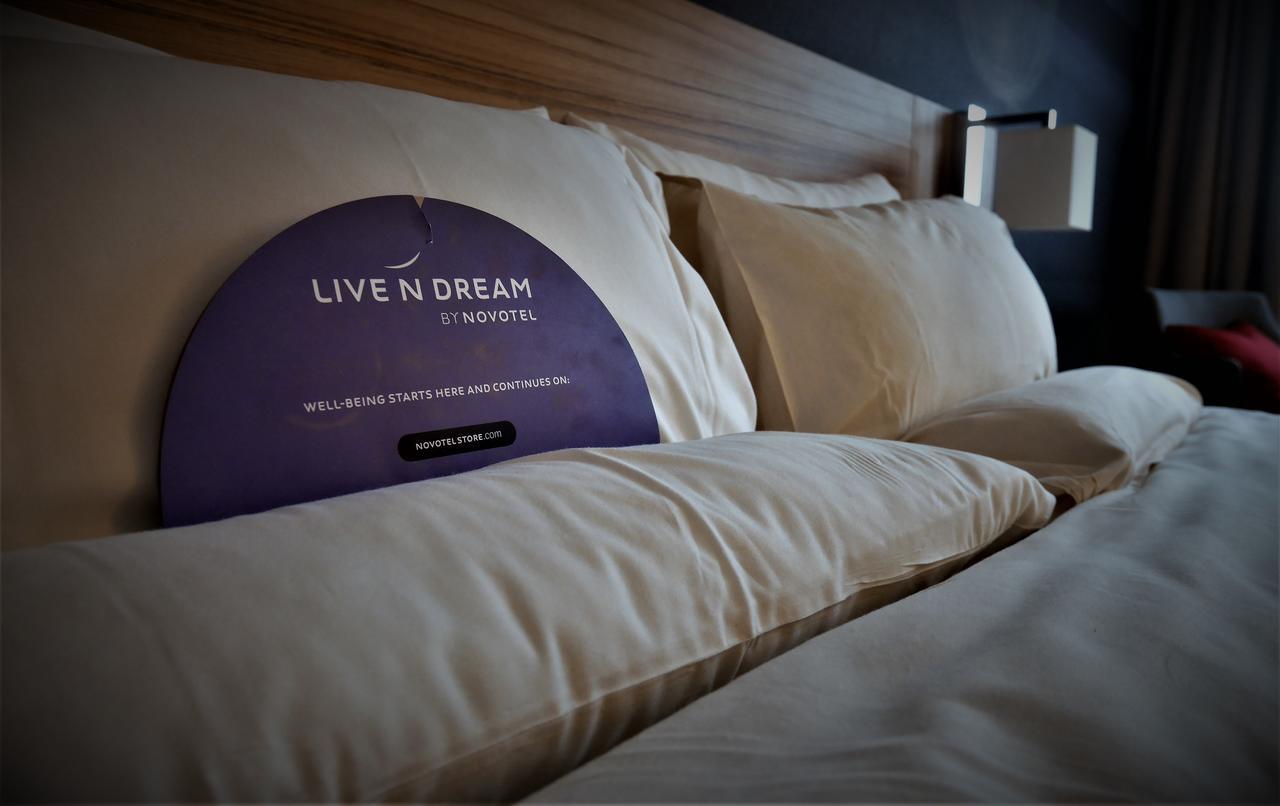 Novotel London Stansted Airport Станстед-Маунтфітчет Екстер'єр фото